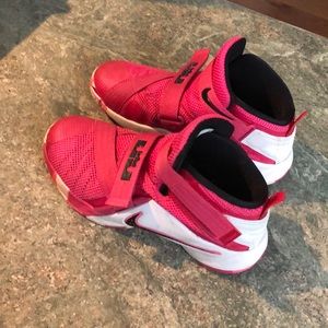 Underarmour basketball shoes youth size 2
